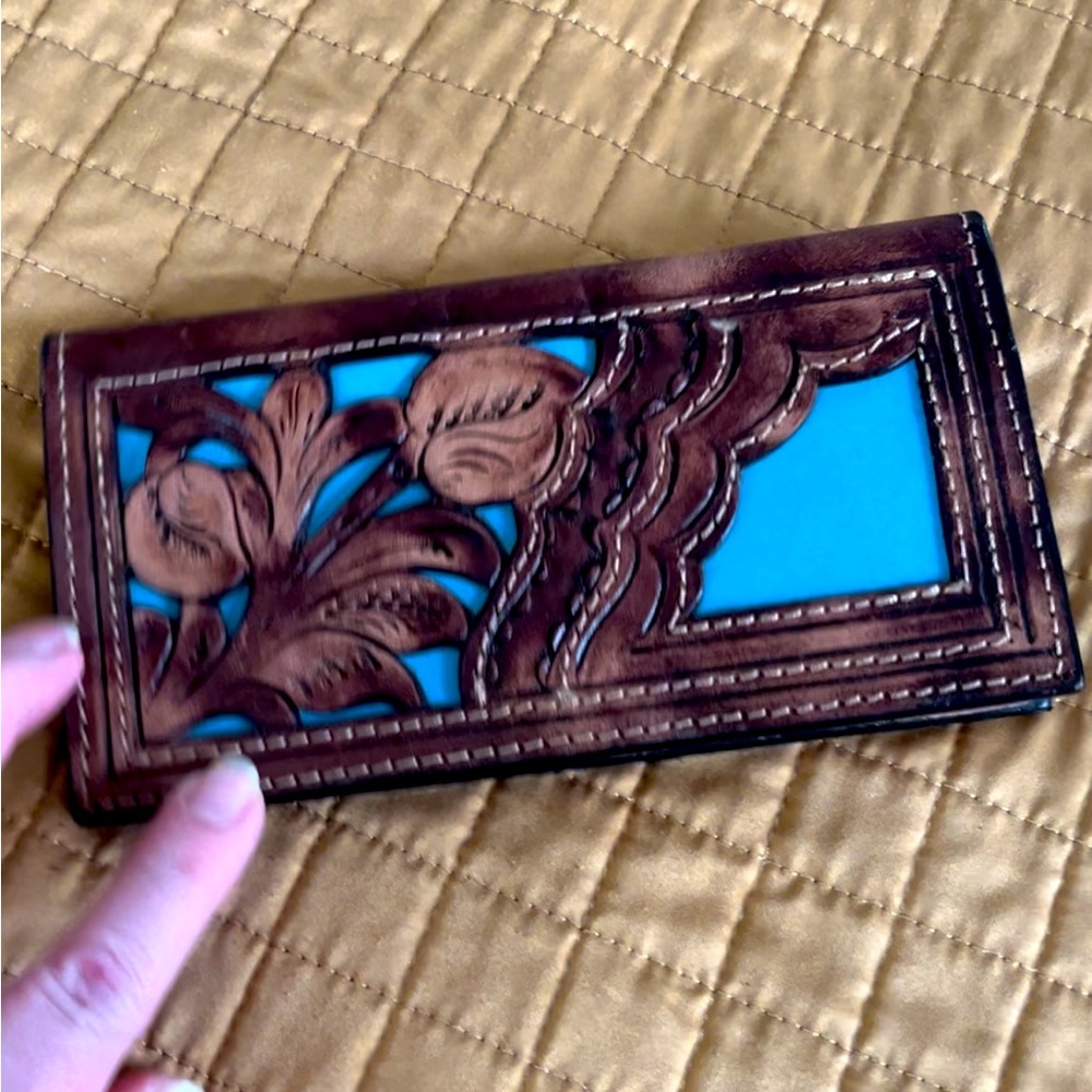 New Hand Made Tooled Leather Wallet with Floral Design - Picture 3 of 12